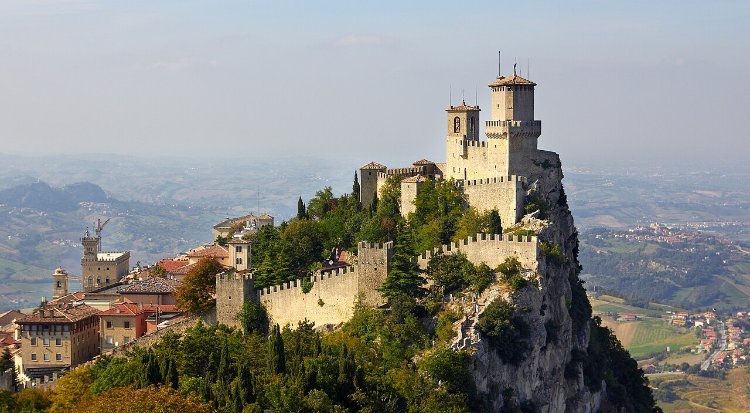 Come ottenere la residenza a San Marino e pagare meno tasse